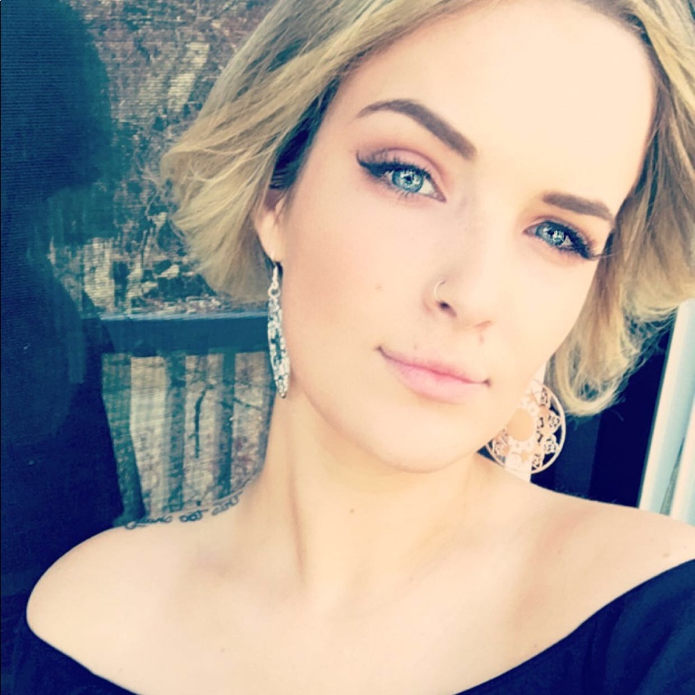 Meet your Posher, Kelly